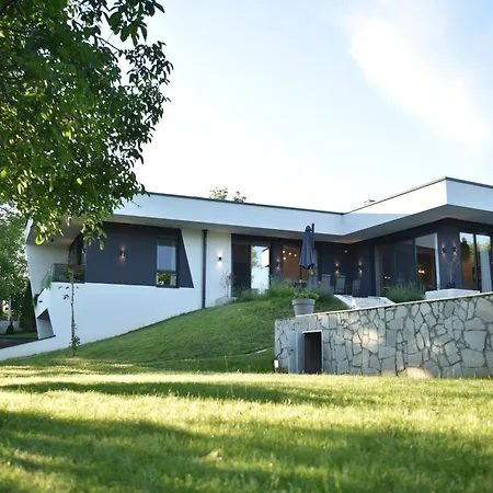 Вилла Rent Your Family Retreat In Нови-Сад