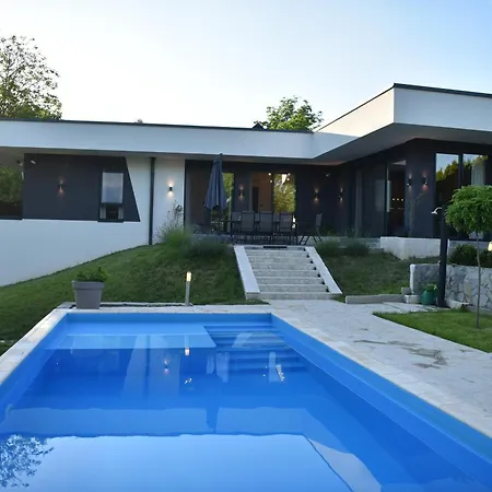 Rent Your Family Retreat In * 노비사드