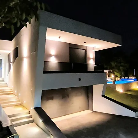 Rent Your Family Retreat In Vila