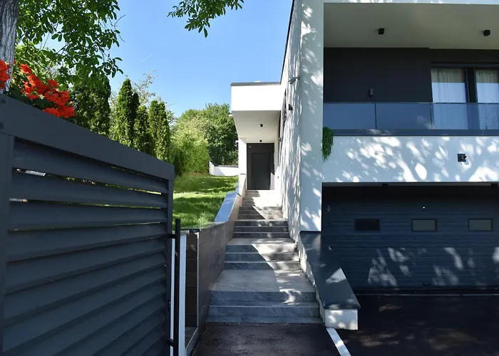 Rent Your Family Retreat In * Újvidék