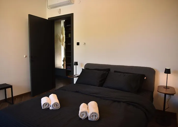 Vila Rent Your Family Retreat In *