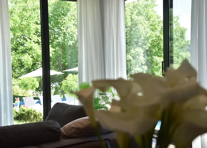 Rent Your Family Retreat In * Újvidék