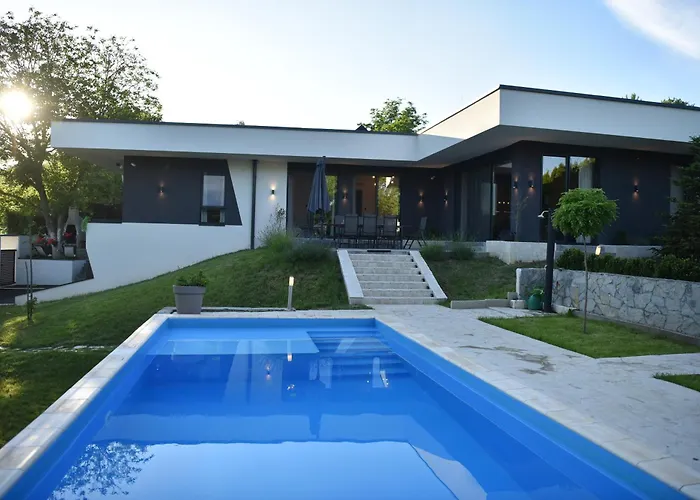 Rent Your Family Retreat In * Újvidék