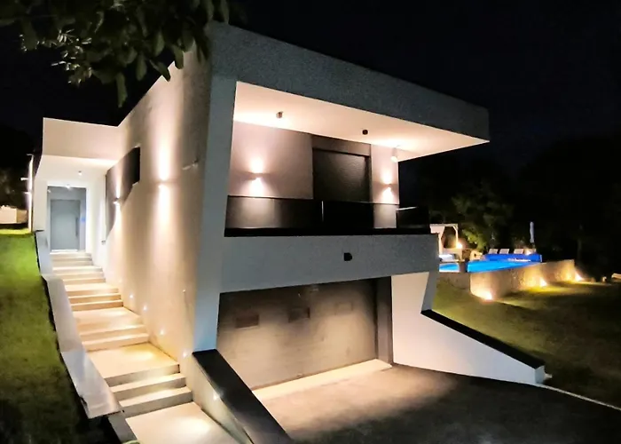 Rent Your Family Retreat In Vila