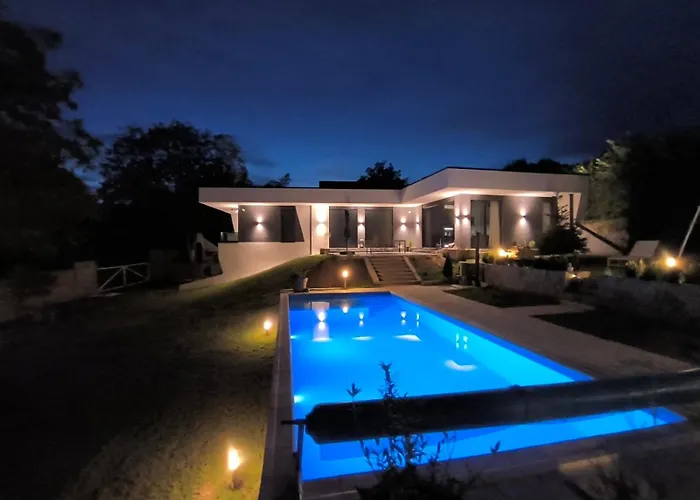 Rent Your Family Retreat In Vila *