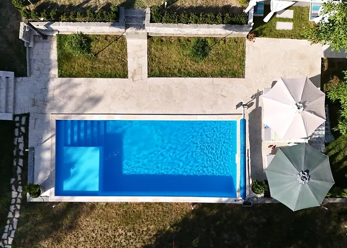 Rent Your Family Retreat In Villa Újvidék